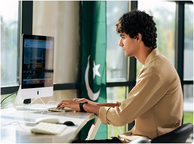 Build your future with a Bachelor's in Computer Science. Build your future with a Bachelor's in Computer Science.